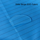 Ρευστό απωθητικό στατικό ύφασμα πολυεστέρα αιθουσών ESD ελέγχου καθαρό με το λωρίδα άνθρακα 5mm